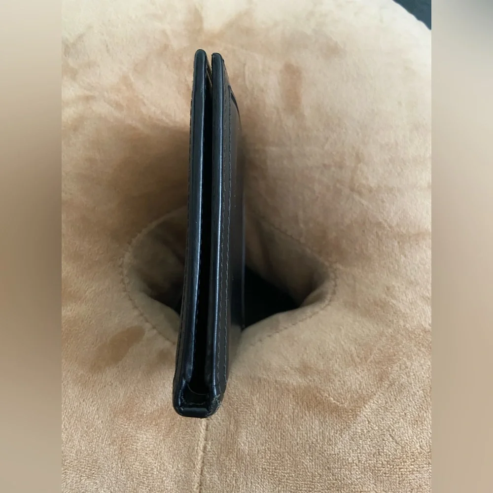 AUTHENTIC GUCCI LEATHER WALLET